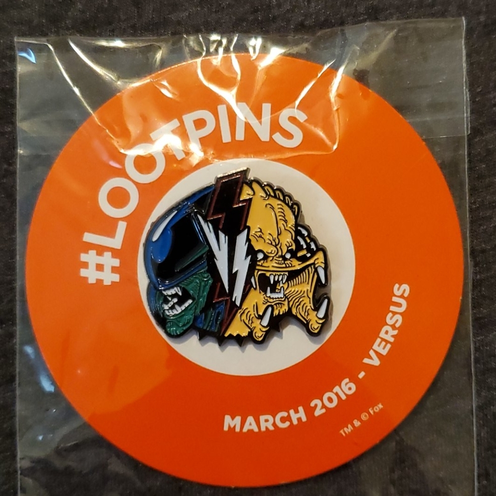 Alien vs Predator Pin